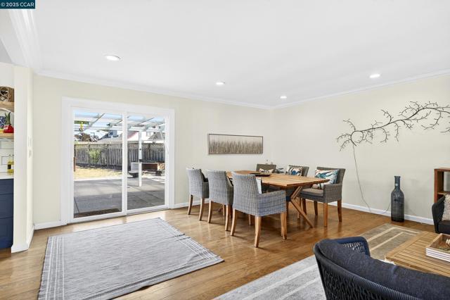 5774 Friar Ct, El Sobrante CA: https://media.crmls.org/mediaz/a9f51574-e4a3-4fd4-a21b-5b064539a5c8.jpg