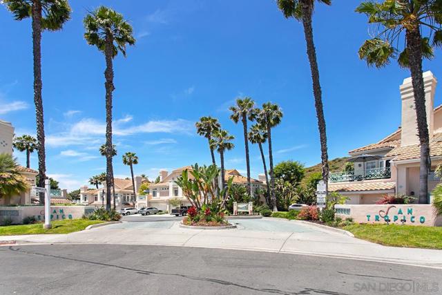 12646 Springbrook Dr, San Diego CA: https://media.crmls.org/mediaz/a9f51b43-6873-4936-87b8-54630ce8f10a.jpg