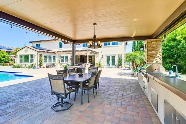 466 Agua Vista Dr, Chula Vista CA: https://media.crmls.org/mediaz/a9f5919b-4ae5-4c51-9478-447927b76248.jpg