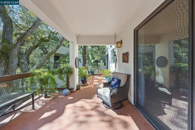 3800 Terra Granada Dr, Walnut Creek CA: https://media.crmls.org/mediaz/a9f5e779-6c88-454a-86b3-c3e8ea92d01e.jpg