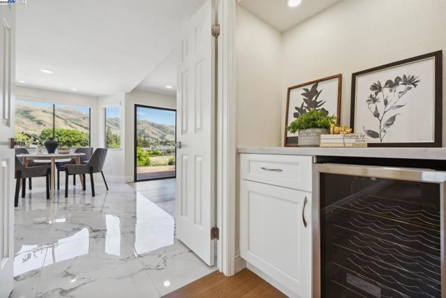 44030 Geddy Court, Fremont CA: https://media.crmls.org/mediaz/a9f654d4-44bd-4707-9356-170f63a1a8d9.jpg