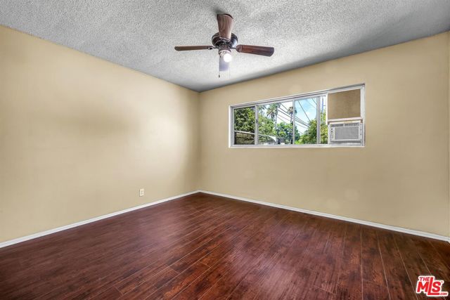 1050 N Laurel Avenue, West Hollywood CA: https://media.crmls.org/mediaz/a9f67045-c3e1-47b6-af8f-21a7acca329c.jpg
