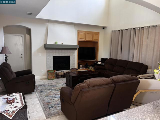 4045 Galenez Way, Antioch CA: https://media.crmls.org/mediaz/a9f6fa77-fc3c-44ef-a2ef-0e8dc62223b2.jpg