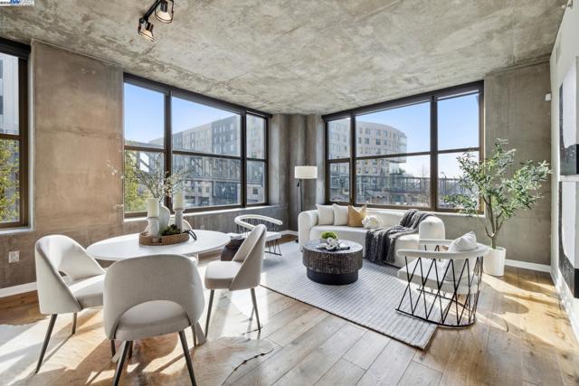 311 2nd St, Oakland CA: https://media.crmls.org/mediaz/a9f79596-12f0-425c-ba51-ca712d9fe8e9.jpg