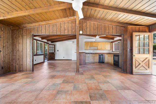 8968 Rocket Ridge Rd, Lakeside CA: https://media.crmls.org/mediaz/a9f7b75b-5566-481d-ab47-ce91e5429a70.jpg