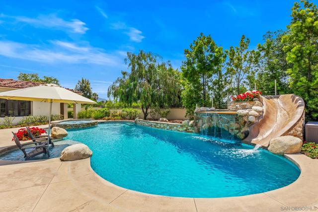 7975 Villas, San Diego CA: https://media.crmls.org/mediaz/a9f84eaa-5878-4e4e-bafd-70d41f95036f.jpg