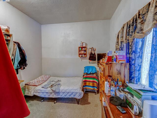 1437 25Th Ave, Oakland CA: https://media.crmls.org/mediaz/a9f910c4-186d-4096-ba2c-b21c471a4512.jpg