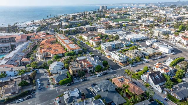 418 Marine St, La Jolla CA: https://media.crmls.org/mediaz/a9f9596e-804b-4b05-b968-7eecebdadcf8.jpg