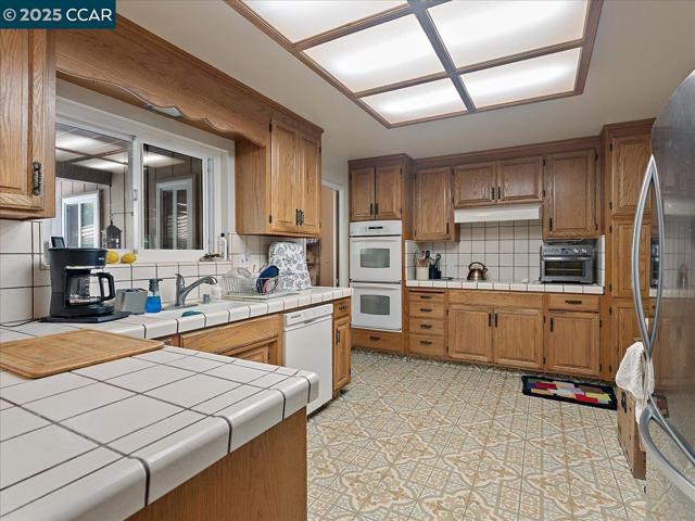 1546 Koch Ln, San Jose CA: https://media.crmls.org/mediaz/a9fa145c-c1ed-414e-bd03-3fa13a09ed9a.jpg