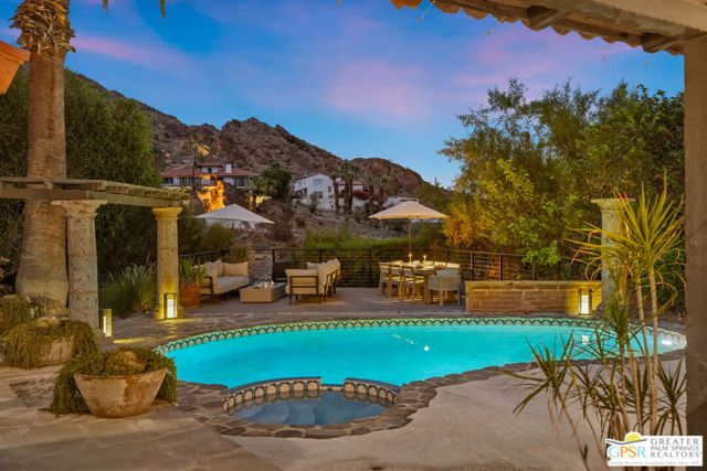 370 W Crestview Drive, Palm Springs, CA 92264