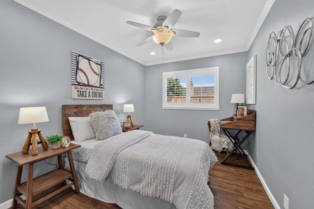 https://media.crmls.org/mediaz/a9fa6fac-1cf8-4f97-8d3c-9a7b05b07aa9.jpg?preset=X-Large