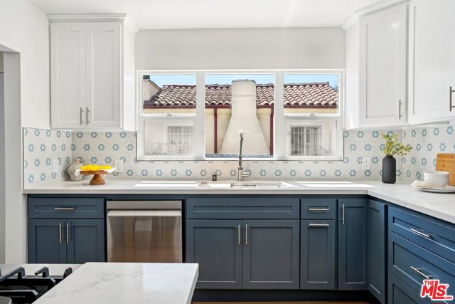 4438 W 28th Street, Los Angeles CA: https://media.crmls.org/mediaz/a9fab3a0-6b9b-4460-8d2d-c1e67b49884d.jpg