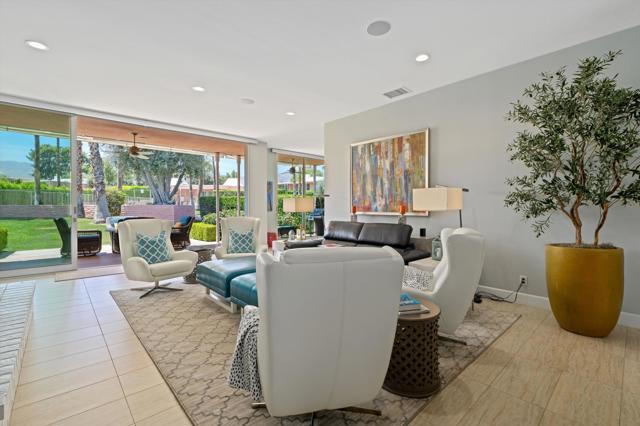 47432 Medina W Drive, Palm Desert CA: https://media.crmls.org/mediaz/a9fb7a33-ff6d-4073-abea-9f21ffebed5e.jpg