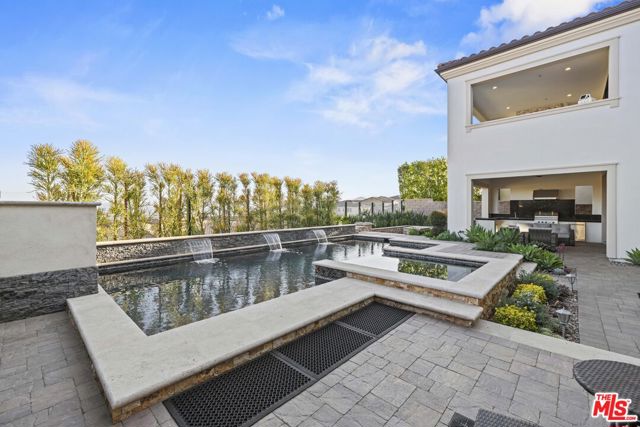 20162 W Cromwell Way, Porter Ranch CA: https://media.crmls.org/mediaz/a9fbb795-3f80-44d1-a698-8ad01479e41f.jpg