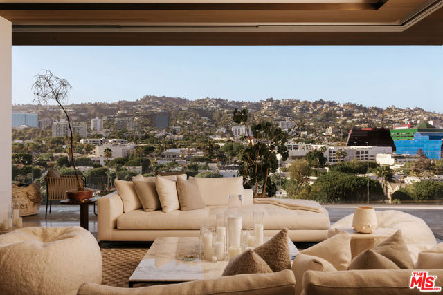 8899 Beverly Boulevard, 8B