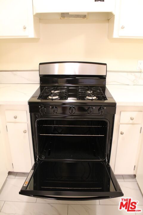 2501 W Redondo Beach Boulevard, Gardena CA: https://media.crmls.org/mediaz/a9fbf6bd-41bc-4e7b-b48b-253c55137a34.jpg