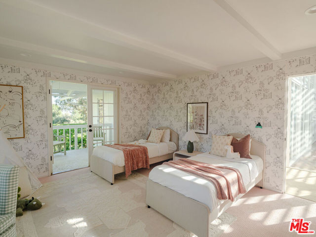 2 Eucalyptus Lane, Rolling Hills CA: https://media.crmls.org/mediaz/a9fc25a6-d231-46c3-b0fb-d29694a69897.jpg