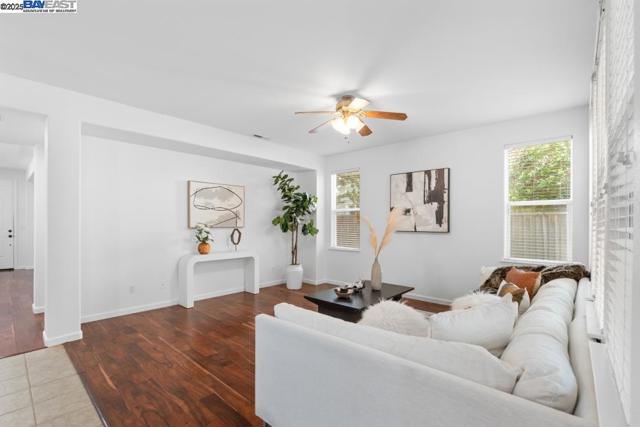 1525 Whispering Oaks Way, Pleasanton CA: https://media.crmls.org/mediaz/a9fca8da-bb89-4e88-9983-2224a7ab89a0.jpg