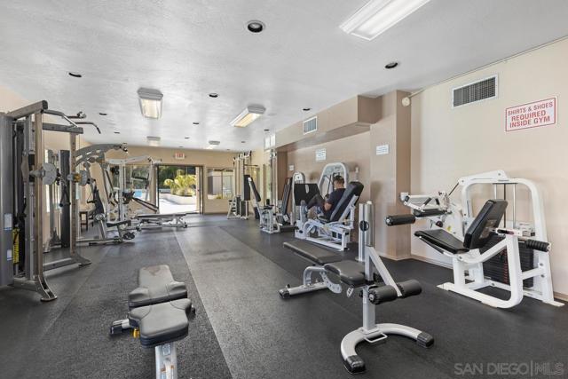 5438 Caminito Bayo, La Jolla CA: https://media.crmls.org/mediaz/a9fcf520-6699-4e2b-90fb-769364dd8029.jpg