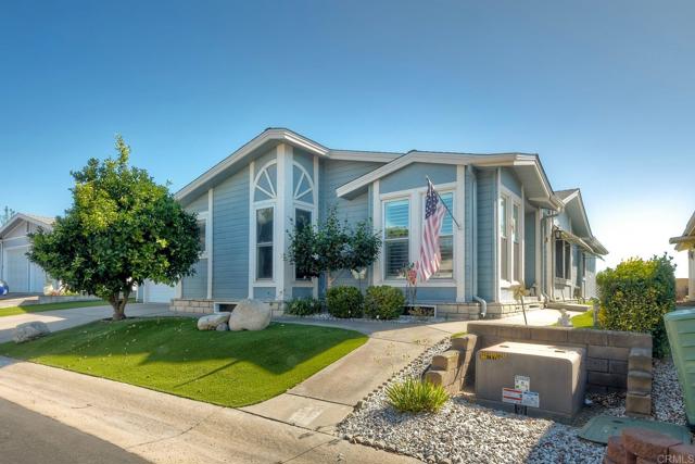 5116 Weymouth Way, Oceanside CA: https://media.crmls.org/mediaz/a9fd2865-6bd6-400f-98e7-18bdb95419df.jpg
