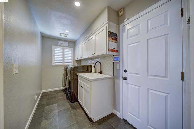 Image 21 of 45 For 2105 Cypress Pt