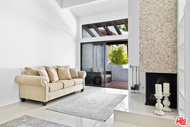 1671 Michael Lane, Pacific Palisades CA: https://media.crmls.org/mediaz/a9fe0bea-5db2-4a80-a64f-103bf9893347.jpg