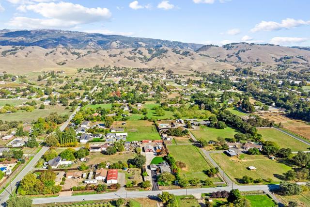 11840 Foothill Avenue, Gilroy CA: https://media.crmls.org/mediaz/a9ff3e59-0c05-4f36-88bf-95c2b8e9f3fc.jpg