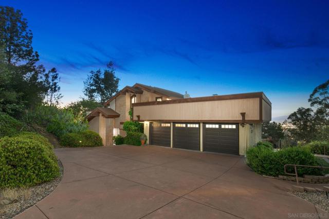 1586 Kimberly Woods Dr, El Cajon CA: https://media.crmls.org/mediaz/a9ff4b93-2bdd-4650-9e2f-d81e55c83665.jpg