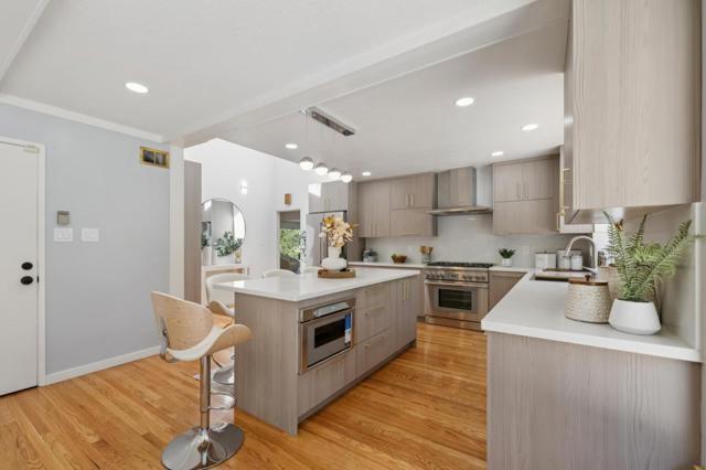 2985 Trousdale Drive, Burlingame CA: https://media.crmls.org/mediaz/a9ffd200-5461-4c14-8b28-7c04204b114d.jpg