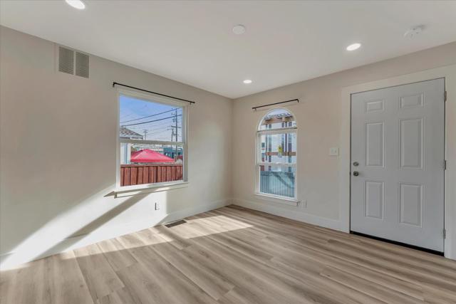 2804 Adeline Street, Emeryville CA: https://media.crmls.org/mediaz/a9ffe14c-541f-417e-98b5-fccdf25888ac.jpg