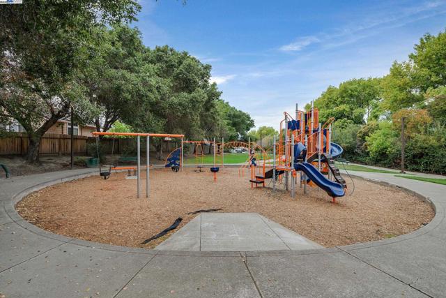 205 Dursey Dr, Pinole CA: https://media.crmls.org/mediaz/a9fff178-71ea-43cc-b9bf-4e2b8d76effc.jpg