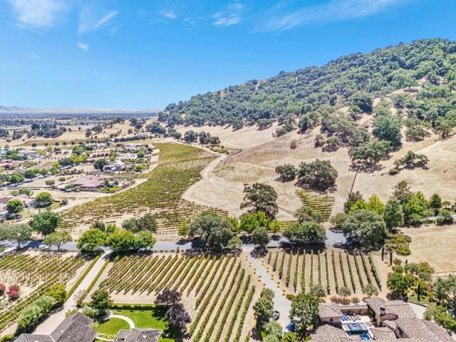 1322 Lions Peak Lane, San Martin CA: https://media.crmls.org/mediaz/aa00142d-9b9a-4c2d-97f9-9bd20df51c0a.jpg