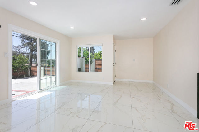 7001 Beckett Street, Tujunga CA: https://media.crmls.org/mediaz/aa001713-dea5-4d86-866e-243bf5bfe0c0.jpg