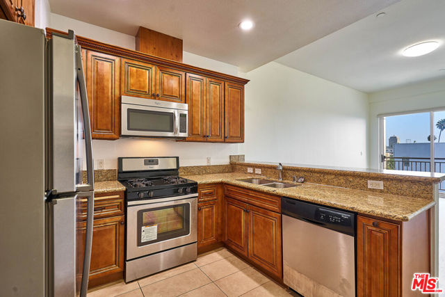 345 S Gramercy Place, Los Angeles CA: https://media.crmls.org/mediaz/aa004ca6-5275-435a-90da-4bb747d43a61.jpg