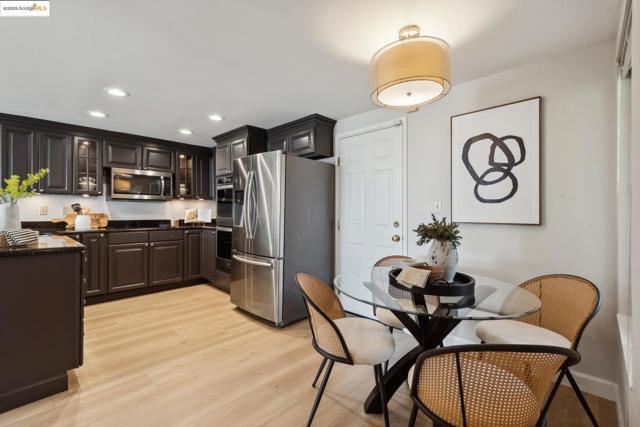 93 Thousand Oaks St, Oakland CA: https://media.crmls.org/mediaz/aa009725-9bed-4096-8c94-caaff410fd51.jpg
