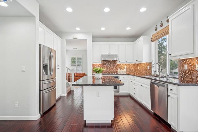 Image 11 of 39 For 5783 Shadow Hill Dr