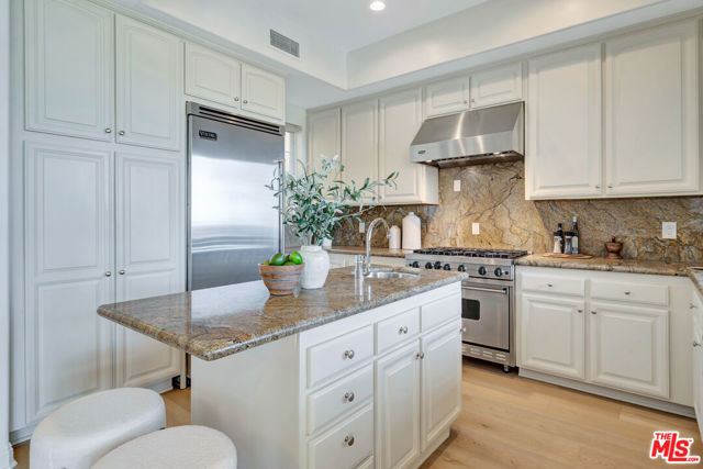 6412 Lunita Road, Malibu CA: https://media.crmls.org/mediaz/aa00e823-fca1-42c6-85c2-b853db7a361c.jpg