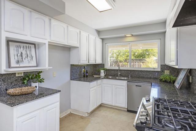 19866 BUCKHAVEN Lane, Saratoga CA: https://media.crmls.org/mediaz/aa01446d-f68b-42d6-93ba-65fc5bbf9d32.jpg