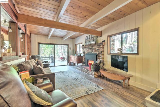 1273 Lilac Dr, Arnold CA: https://media.crmls.org/mediaz/aa01e947-3cd1-4717-b2c6-37a26589bf5a.jpg