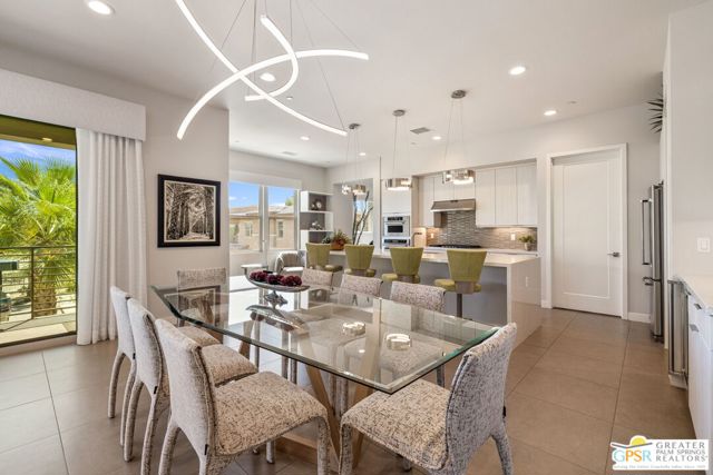 504 Retreat Circle, Palm Desert CA: https://media.crmls.org/mediaz/aa02551e-f3d7-4beb-9afc-e160f3cc388a.jpg