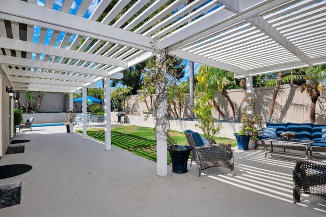 5918 Germaine Lane, La Jolla CA: https://media.crmls.org/mediaz/aa02d742-c4e0-4864-9833-e1ce2e20c6ae.jpg