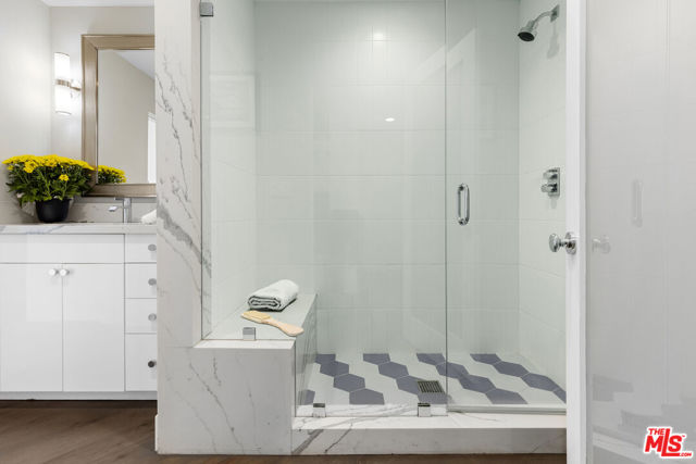 18860 Pacific Coast Highway, Malibu CA: https://media.crmls.org/mediaz/aa02f54d-80ae-49f7-a526-59c77aed3d31.jpg