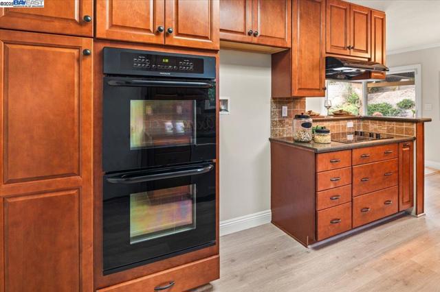 25631 Paul Ct, Hayward CA: https://media.crmls.org/mediaz/aa0357c1-0a7d-412e-8700-a0f4ad30b1b2.jpg