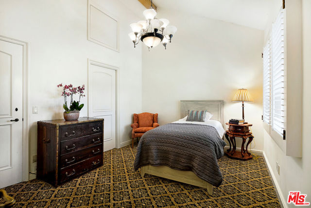 130 S LAYTON Drive, Los Angeles CA: https://media.crmls.org/mediaz/aa036a1f-2770-411d-8eff-356dec53c2a0.jpg