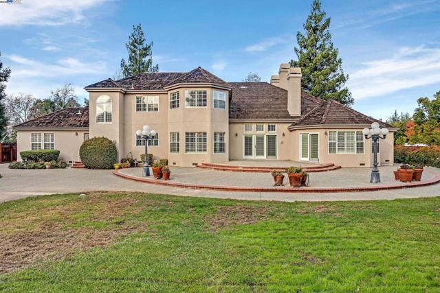 2215 Chardonnay Way, Livermore CA: https://media.crmls.org/mediaz/aa03c35e-1de7-4bc2-916a-71124b285b5e.jpg