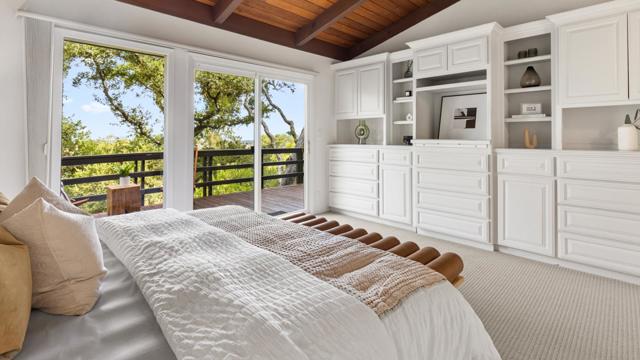 760 La Mesa Drive, Portola Valley CA: https://media.crmls.org/mediaz/aa03e041-dd2b-4e28-b634-d33323982aed.jpg