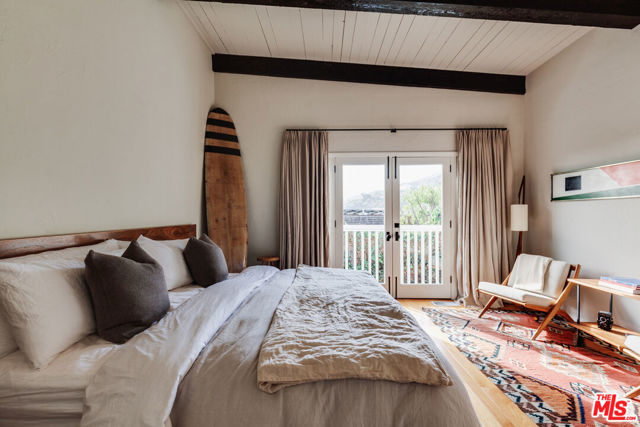 3629 Serra Road, Malibu CA: https://media.crmls.org/mediaz/aa0423e4-4266-415b-8554-4c695b3bc61a.jpg