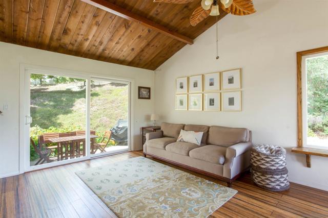 28628 Mountain Meadow Rd, Escondido CA: https://media.crmls.org/mediaz/aa0487fd-02ea-48fe-807a-de07c307c63d.jpg