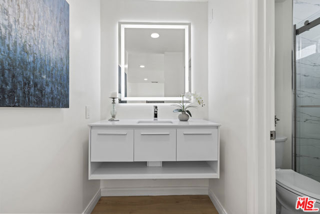 13 Pepper Court, Inglewood CA: https://media.crmls.org/mediaz/aa0590a6-1499-48cd-880f-7608d3aa5542.jpg