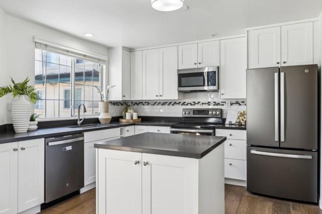 4173 El Camino Real, Palo Alto CA: https://media.crmls.org/mediaz/aa059115-6aa9-4d3e-855b-70ddd83f9ccc.jpg